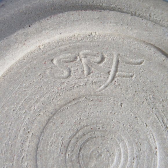 Stoneware Hand Made Glazed Pottery Bowl with Lid signed SRF - Picture 13 of 14